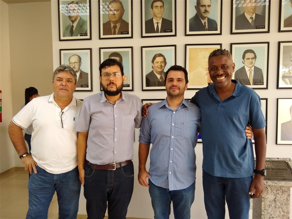 Da esquerda para direita: Antônio Henrique (servidor da Prefeitura), Hugo Garcia (servidor da Prefeitura), Roberto Leite (servidor da Câmara e Luiz Carlos da Silva, Presidente da Câmara